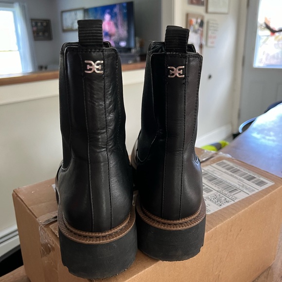 Sam Edelman Chelsea Boot - Picture 5 of 14